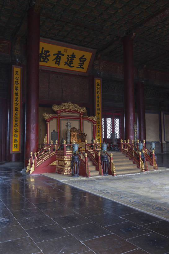 无人,故宫,宫殿,竖图,全景,室内,白天,侧面,旅游,名胜古迹,标志建筑,建筑,雕塑,北京,中国,亚洲,古老,艺术,装饰,结构,标志,雕刻,牌匾,文字,柱子,字符,景点,首都,古典,宏伟,历史,文化,标识,古建筑,东方,匾额,工艺品,紫禁城,中式,汉字,旅游胜地,摄影,纪念,美术,权利,都市风光,中文,主题,华贵,金碧辉煌,陈列,东亚,远古,中华人民共和国,北京市,京,北平,华北地区,功能,美学,国文,华文,北京故宫博物院,庄严,保和殿,蕴含,彩图,旅行,皇宫,久远,传统文化,皇建有极,bj174