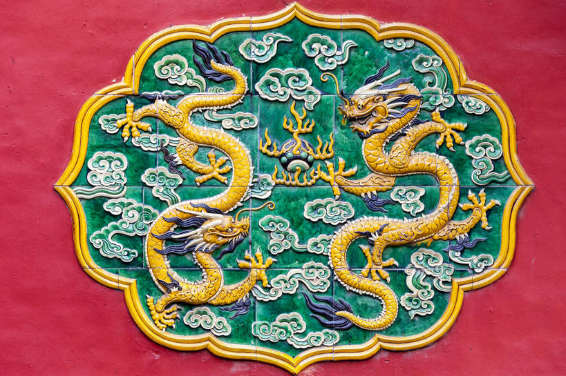 无人,故宫,宫殿,横图,室外,特写,白天,正面,旅游,成功,名胜古迹,标志建筑,建筑,雕塑,北京,中国,亚洲,两条,古老,龙,雕刻,浮雕,图案,景点,景观,首都,古典,历史,文化,古建筑,石刻,东方,风景,自然,紫禁城,中式,旅游胜地,景色,摄影,琉璃,精致,风光,都市风光,高贵,自然风光,图腾,传说,外景,精细,远古,祥瑞,灵兽,权势,尊荣,影壁,蕴含,幸运,彩图,旅行,皇宫,久远,传统文化,bj174