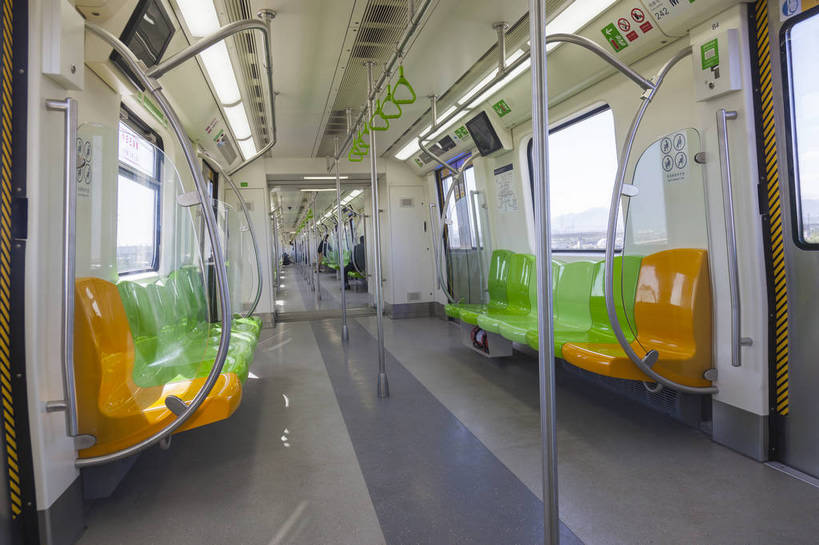 横图,全景,彩色,室内,白天,正面,旅游,科技,窗户,城市风光,地铁,北京,中国,亚洲,扶手,高速,轨道交通,交通,车厢,座椅,东方,现代化,天空,交通工具,便捷,设施,整洁,风光,明亮,舒适,都市风光,文明,创新,发展,快捷,方便,进步,彩图,旅行,地铁机动车,地下铁,轻轨,bj174