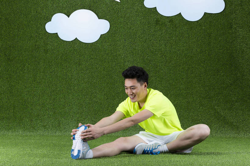 东方人,成年人,一个人,横图,彩色,快乐,信心,草地,草坪,北京,中国,亚洲,仅一个男性,仅一个人,绿色背景,短裤,图片,黄种人,干净,仅一个年轻男性,绿色,草皮,休闲,健康,放松,活力,自信,养生,摄影,清爽,愉悦,清新,单人,东亚,单独,气息,男人,男性,年轻男性,亚洲人,中国人,年轻人,全身,影棚拍摄,开心,愉快,运动装,bj174