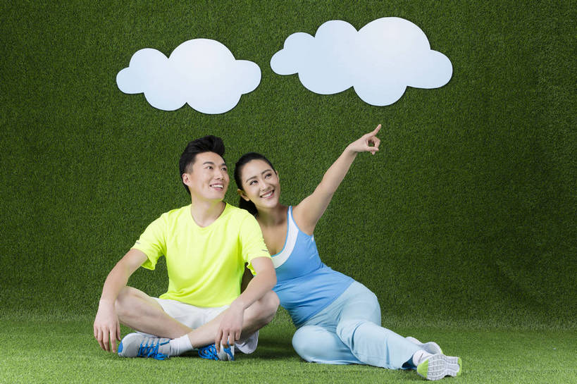 东方人,成年人,两个人,朋友,横图,彩色,爱情,快乐,信心,草地,草坪,北京,中国,亚洲,绿色背景,短裤,图片,浪漫,黄种人,干净,绿色,草皮,休闲,健康,温暖,温馨,恩爱,放松,活力,美女,自信,养生,恋人,摄影,清爽,和睦,愉悦,清新,东亚,气息,男人,男性,年轻女性,女人,女性,亚洲人,中国人,年轻人,情侣,全身,影棚拍摄,开心,愉快,伴侣,融洽,运动装,bj174