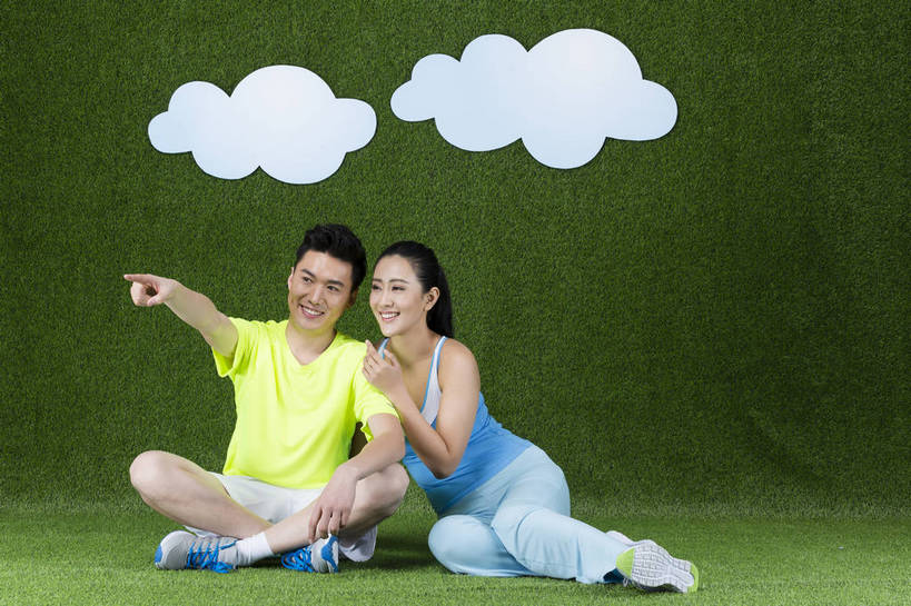 东方人,成年人,两个人,朋友,横图,彩色,爱情,快乐,信心,草地,草坪,北京,中国,亚洲,绿色背景,短裤,图片,浪漫,黄种人,干净,绿色,草皮,休闲,健康,温暖,温馨,恩爱,放松,活力,美女,自信,养生,恋人,摄影,清爽,和睦,愉悦,清新,东亚,气息,男人,男性,年轻女性,女人,女性,亚洲人,中国人,年轻人,情侣,全身,影棚拍摄,开心,愉快,伴侣,融洽,运动装,bj174