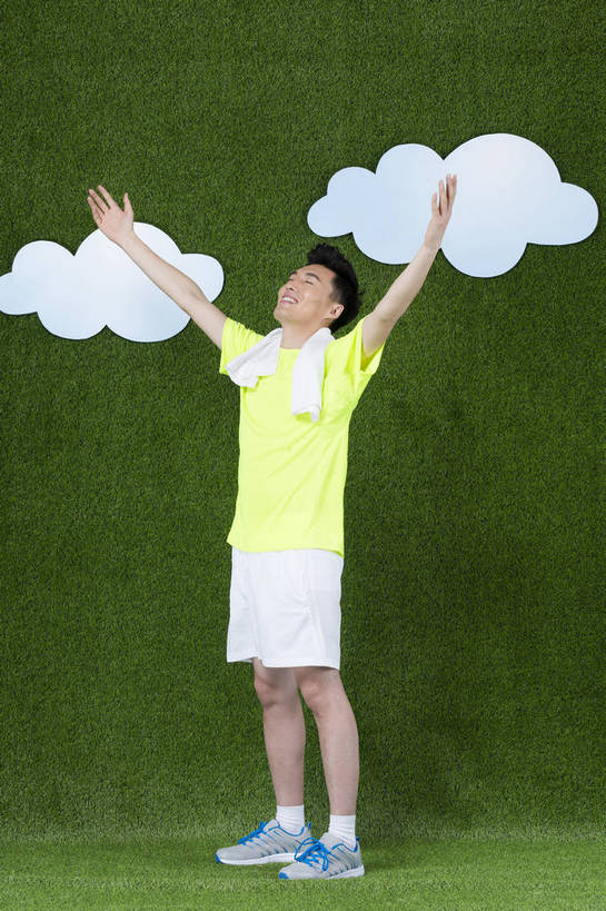 东方人,成年人,一个人,竖图,彩色,快乐,信心,草地,草坪,北京,中国,亚洲,仅一个男性,仅一个人,绿色背景,短裤,图片,黄种人,干净,仅一个年轻男性,绿色,草皮,休闲,健康,放松,活力,自信,养生,摄影,清爽,愉悦,清新,单人,东亚,单独,气息,男人,男性,年轻男性,亚洲人,中国人,年轻人,全身,影棚拍摄,开心,愉快,运动装,bj174