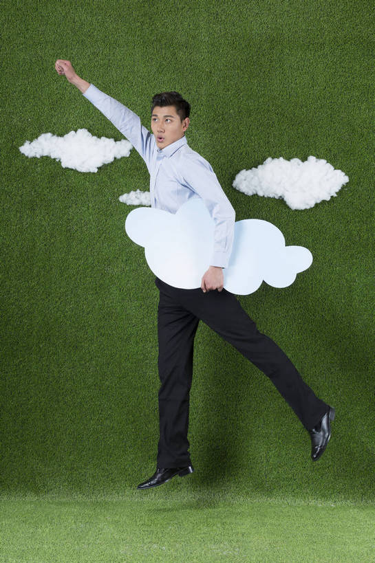 东方人,成年人,一个人,商务人士,跳,举,竖图,彩色,照片,衬衫,西装,商务,快乐,信心,草地,草坪,北京,中国,亚洲,仅一个男性,仅一个人,绿色背景,正装,艺术,图片,半空,生活,云彩,职业装,黄种人,飞,仅一个年轻男性,绿色,天空,草皮,托,握拳,职业,概念,健康,卡通,放松,个性,活力,夸张,自信,冲,创意,摄影,生活方式,道具,张开双腿,环境,生态,创造力,愉悦,文学,努力,户外运动,单人,想象,东亚,环境保护,乐观,单独,展开双腿,男人,男性,年轻男性,亚洲人,中国人,年轻人,白领,举起,举手,举着,向上举,向上伸,向上托,全身,影棚拍摄,开心,愉快,办公室职员,伸展双腿,超现实主义,流派,艺术流派,bj174