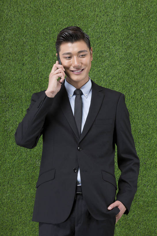 东方人,成年人,一个人,商务人士,商务男性,走,打电话,微笑,竖图,彩色,照片,衬衫,西装,商务,快乐,通讯,信心,草地,草坪,手机,北京,中国,亚洲,仅一个男性,仅一个人,连接,绿色背景,套装,正装,公文包,图片,领带,生活,听,职业装,黄种人,电子产品,仅一个年轻男性,绿色,自然,草皮,职业,健康,放松,活力,自信,金融,理财,摄影,生活方式,经济,清爽,环境,生态,酷,愉悦,清新,努力,肖像,保险,商务装,手插袋,单人,流通,贸易,工薪阶层,东亚,环境保护,乐观,无线电技术,单独,舒畅,认真,男人,男性,年轻男性,亚洲人,中国人,年轻人,白领,上班族,步行,插兜,沟通,手插兜,半身,影棚拍摄,衬衣,开心,愉快,英俊,办公室职员,手抄兜,bj174