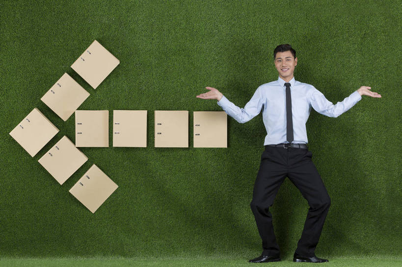 东方人,成年人,一个人,商务人士,站,笑,微笑,露齿笑,横图,彩色,照片,衬衫,商务,快乐,信心,草地,草坪,拼图,北京,中国,亚洲,仅一个男性,仅一个人,绿色背景,正装,符号,图片,领带,文件夹,注视,职业装,黄种人,方向,箭头,仅一个年轻男性,绿色,自然,草皮,观察,看,职业,健康,放松,活力,自信,创意,摄影,道具,观看,张开双腿,合同,环境,生态,察看,姿态,愉悦,关注,文档,努力,目标,选择,单人,东亚,环境保护,乐观,活页夹,单独,展开双腿,男人,男性,年轻男性,亚洲人,中国人,年轻人,白领,张开双臂,全身,影棚拍摄,开心,愉快,办公室职员,伸展双腿,就业,bj174