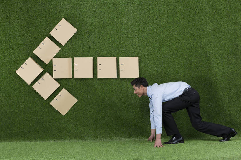 东方人,成年人,一个人,商务人士,起跑线,蹲,跑,微笑,横图,彩色,照片,衬衫,商务,快乐,热情,信心,竞争,赛跑,草地,草坪,拼图,北京,中国,亚洲,仅一个男性,仅一个人,起跑,绿色背景,正装,符号,图片,领带,文件夹,职业装,黄种人,方向,箭头,仅一个年轻男性,绿色,自然,草皮,职业,动力,活力,自信,创意,摄影,道具,合同,环境,生态,姿态,成就,文档,努力,目标,选择,田径运动,梦想,单人,东亚,环境保护,乐观,活页夹,单独,开端,竞赛,男人,男性,年轻男性,亚洲人,中国人,年轻人,白领,全身,影棚拍摄,办公室职员,就业,bj174