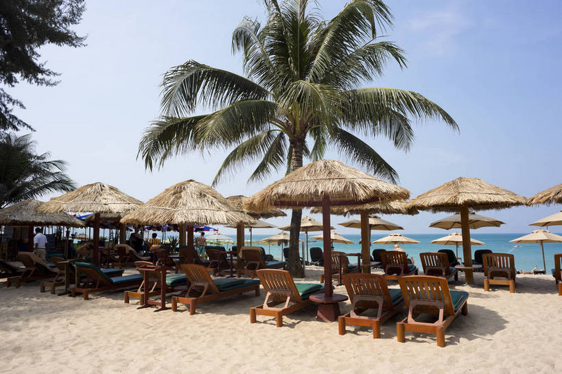 横图,彩色,室外,白天,旅游,度假,海洋,沙滩,植物,棕榈树,日光,泰国,亚洲,清澈,沙子,遮阳伞,躺椅,海岸线,景点,娱乐,普吉岛,特色,蓝色,绿色,白云,风景,蓝天,天空,阳光,自然,天,享受,休息,休闲,假日,旅游胜地,景色,安静,放松,乐趣,摄影,茅草,东南亚,生长,晴天,成长,风光,宁静,舒适,享乐,都市风光,自然风光,追求,外景,惬意,泰王国,安达曼海,普吉,大海,海滩,休闲活动,椰子树,旅行,巴通海滩,bj174