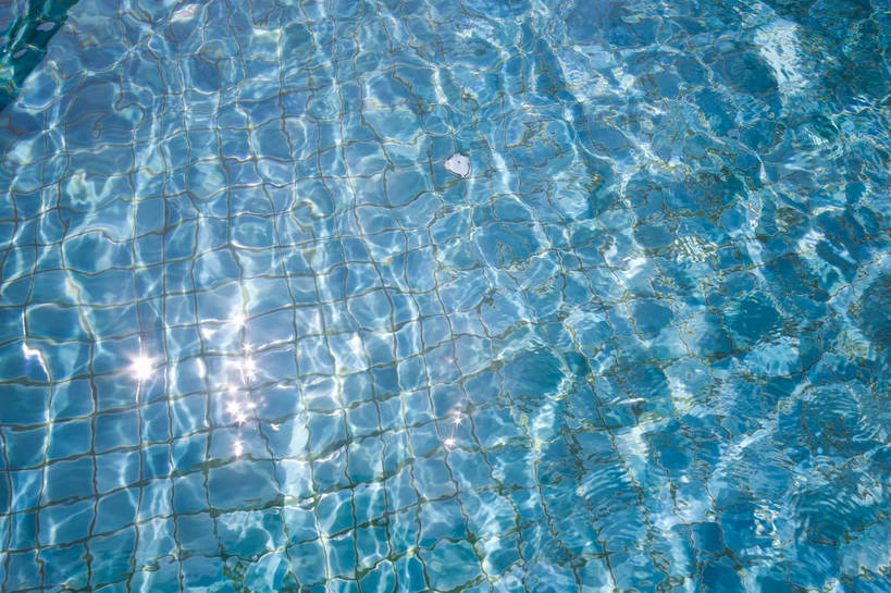 游泳,无人,游泳池,横图,彩色,室外,白天,度假,运动,水,清澈,泳池,蓝色,池水,波光,享受,休闲,假日,健康,乐趣,摄影,清水,舒适,享乐,追求,外景,惬意,休闲活动,健身,bj174