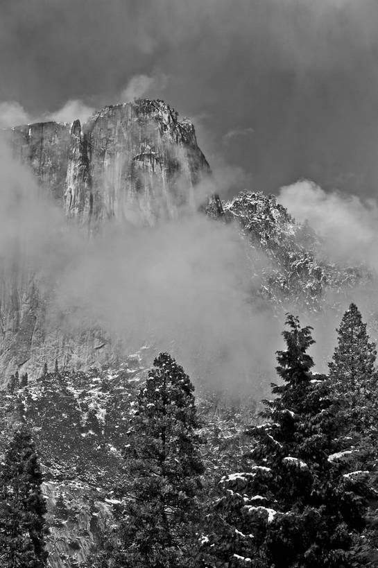 无人,公园,攀登,竖图,黑白,室外,白天,旅游,森林,山,山脉,雪,雪山,美国,曲折,弯曲,环绕,地形,积雪,景点,山顶,山谷,云雾,树木,白云,风景,蓝天,天空,自然,景色,摄影,晴天,风光,宁静,北美,北美洲,国家公园,静谧,加利福尼亚,自然风光,约塞米蒂国家公园,美洲,追求,外景,自然现象,梦想,加州,地貌,加利福尼亚州,内华达山脉,优胜美地国家公园,金州,黄金州,北亚美利加洲,亚美利加洲,美国尤塞米提国家公园,优山美地,约瑟米提国家公园,旅行,美利坚合众国,林区,bj174