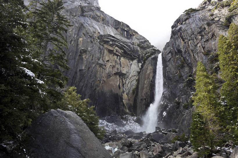 无人,公园,攀登,横图,彩色,室外,白天,旅游,瀑布,森林,山,山脉,雪,雪山,美国,曲折,弯曲,环绕,地形,积雪,景点,流水,山顶,山谷,云雾,树木,白云,风景,蓝天,天空,自然,景色,摄影,晴天,风光,宁静,北美,水域,北美洲,国家公园,静谧,加利福尼亚,自然风光,约塞米蒂国家公园,美洲,追求,外景,自然现象,梦想,加州,地貌,加利福尼亚州,内华达山脉,优胜美地国家公园,金州,黄金州,北亚美利加洲,亚美利加洲,美国尤塞米提国家公园,优山美地,约瑟米提国家公园,岩石,旅行,美利坚合众国,林区,bj174