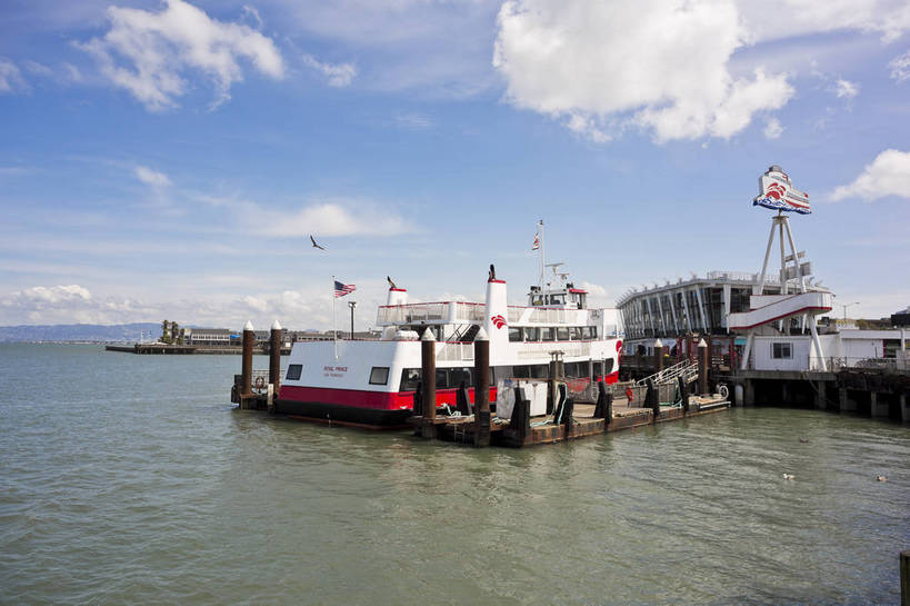 码头,横图,彩色,室外,白天,旅游,度假,海洋,名胜古迹,城市风光,标志建筑,地标,建筑,轮船,船,美国,遗迹,海岸,游艇,岸,古迹,文物,娱乐,建设,古建筑,白云,风景,蓝天,天空,地标建筑,交通工具,享受,休闲,旅游胜地,放松,人文,运输,摄影,经济,晴天,风光,便利,水域,都市风光,外景,参观,观光船,古文明,发展,加州,加利福尼亚州,渔人码头,浩瀚,旧金山湾,大海,海,观光,旅行,bj174