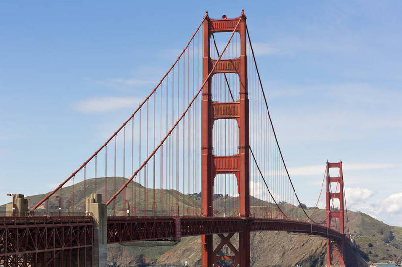 横图,彩色,室外,白天,旅游,度假,海洋,名胜古迹,城市风光,标志建筑,大桥,道路,地标,建筑,公路,美国,遗迹,著名,桥,海湾,古迹,文物,娱乐,建设,古建筑,现代化,白云,风景,蓝天,天空,地标建筑,享受,休闲,旅游胜地,放松,人文,摄影,经济,晴天,风光,水域,通行,都市风光,外景,参观,金门大桥,古文明,发展,加州,加利福尼亚州,浩瀚,旧金山湾,海,观光,旅行,bj174