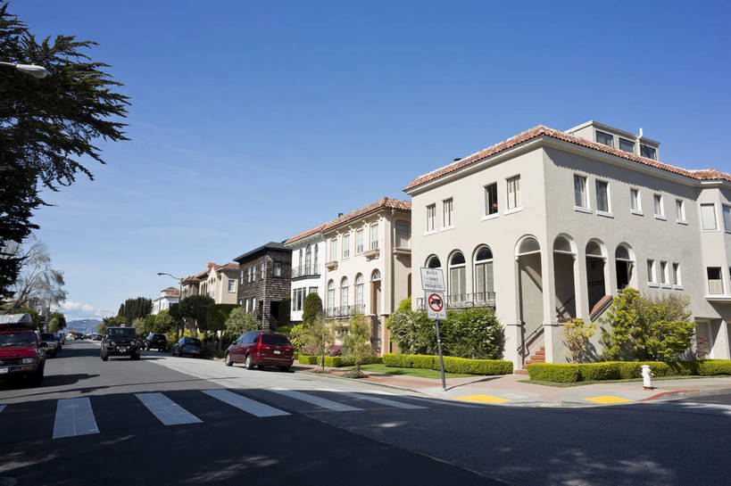 无人,花园,横图,彩色,室外,白天,旅游,草地,草坪,别墅,城市风光,标志建筑,城市,道路,地标,建筑,路,汽车,美国,房屋,建筑群,古典,生活,建设,树木,绿色,白云,风景,蓝天,天空,休闲,路面,安静,摄影,停放,晴天,风光,安逸,都市风光,私家车,外景,惬意,旧金山,加州,加利福尼亚州,三藩市,旅行,bj174