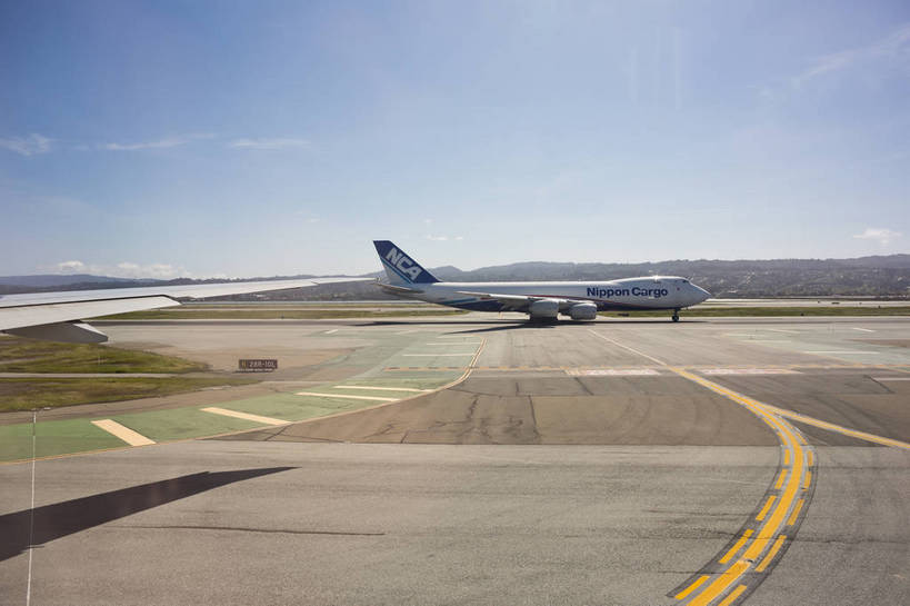 机场,横图,彩色,室外,白天,旅游,商务,飞机,美国,跑道,交通,航空,现代化,天空,停机坪,运输,摄影,经济,晴天,便利,象征,外景,旧金山,空运,加州,廊桥,加利福尼亚州,快捷,进步,发达,枢纽,旅行,商务旅行,bj174