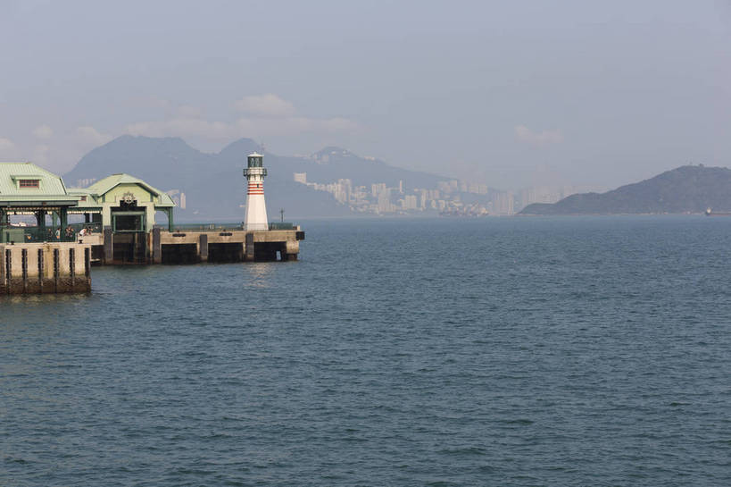 无人,码头,横图,彩色,室外,白天,海洋,建筑,香港,中国,亚洲,灯塔,交通,海平面,风景,蓝天,天空,地标建筑,运输,摄影,经济,晴天,风光,水域,外景,发达,向导,大海,海港,导航,bj174