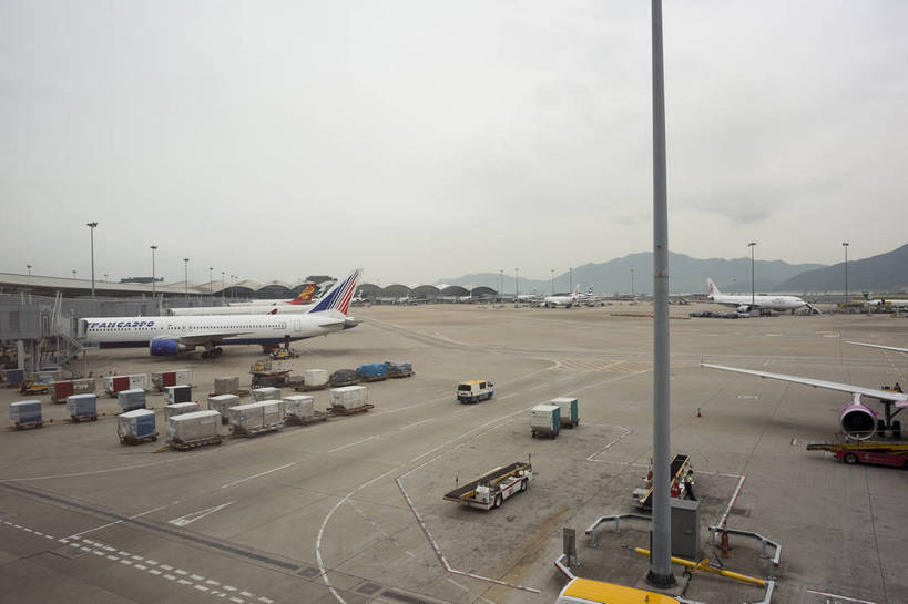 机场,横图,彩色,室外,白天,旅游,商务,飞机,香港,中国,亚洲,跑道,交通,航空,现代化,天空,停机坪,运输,摄影,经济,晴天,便利,象征,外景,空运,廊桥,香港国际机场,快捷,进步,发达,枢纽,旅行,商务旅行,bj174