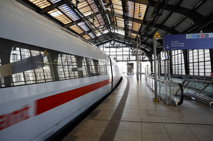 无人,火车站,横图,彩色,室外,白天,旅游,城市风光,城市,德国,欧洲,站台,交通,首都,柏林,风景,休闲,景色,便捷,人文,摄影,风光,风格,外景,发达,枢纽,旅行,bj174