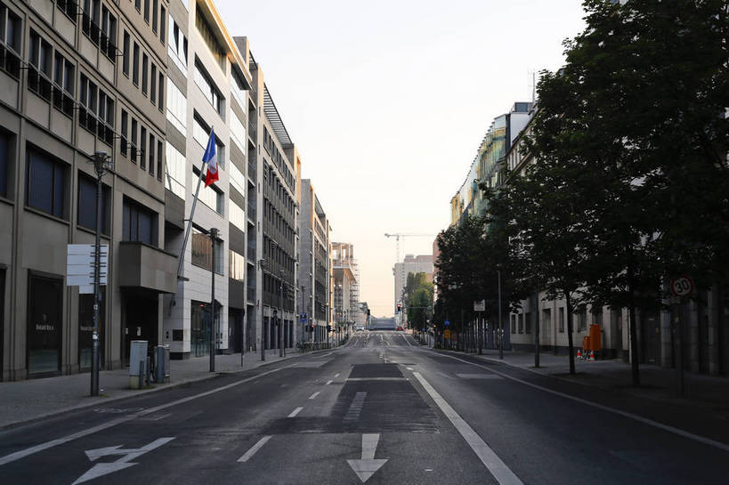 横图,彩色,室外,白天,旅游,美景,城市风光,城市,道路,建筑,街道,路,公路,德国,欧洲,曲线,景观,大街,交通,首都,柏林,骑,白云,风景,蓝天,天空,骑车,休闲,路面,景色,人文,摄影,晴天,风光,笔直,风格,宽阔,平坦,外景,欧式建筑,马路,旅行,bj174