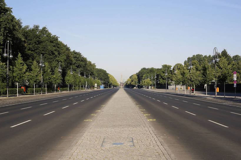 横图,彩色,室外,白天,旅游,度假,名胜古迹,城市风光,标志建筑,城市,道路,地标,建筑,街道,德国,欧洲,一排,遗迹,古迹,文化,文物,娱乐,建设,古建筑,柏林,树木,白云,风景,蓝天,天空,享受,休闲,路面,旅游胜地,放松,摄影,晴天,风光,笔直,都市风光,宽阔,平坦,外景,古文明,菩提树大街,旅行,bj174