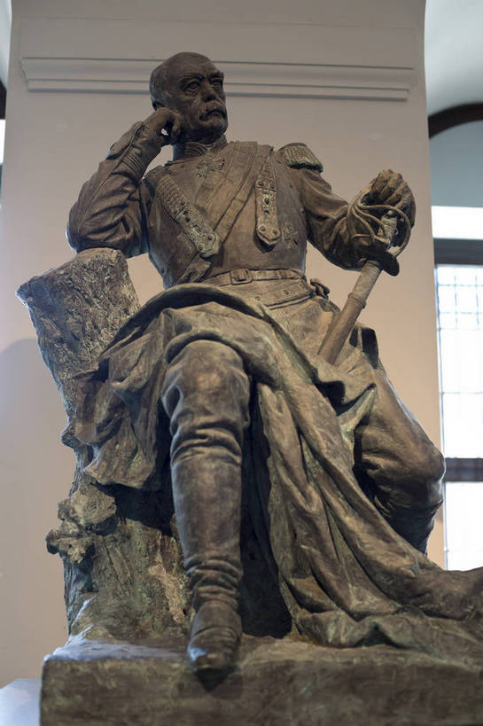 无人,竖图,彩色,室内,白天,旅游,度假,名胜古迹,城市风光,标志建筑,城市,地标,建筑,照明,雕塑,德国,欧洲,遗迹,人物,人像,雕刻,雕像,塑像,古典,古迹,文化,文物,娱乐,建设,古建筑,柏林,风景,享受,休闲,表情,旅游胜地,放松,摄影,精致,风光,工艺,都市风光,经典,精细,古文明,旅行,bj174