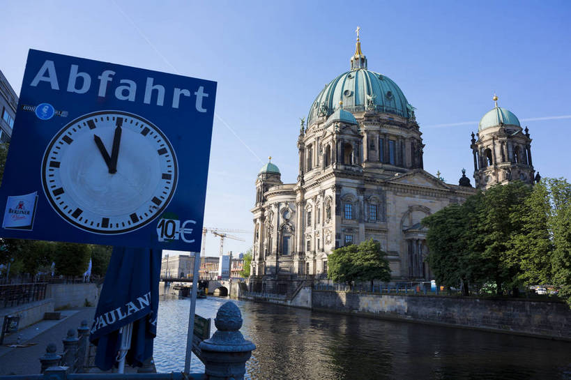 无人,教堂,横图,彩色,室外,白天,旅游,度假,湖,名胜古迹,城市风光,标志建筑,城市,地标,建筑,雕塑,德国,欧洲,遗迹,人物,雕像,塑像,屋顶,首都,弧形,古典,顶棚,古迹,历史,文物,娱乐,建设,古建筑,柏林,柏林大教堂,倒影,风景,蓝天,天空,享受,休闲,旅游胜地,放松,摄影,信仰,晴天,风光,水域,神圣,都市风光,经典,外景,欧式建筑,古文明,河,旅行,bj174