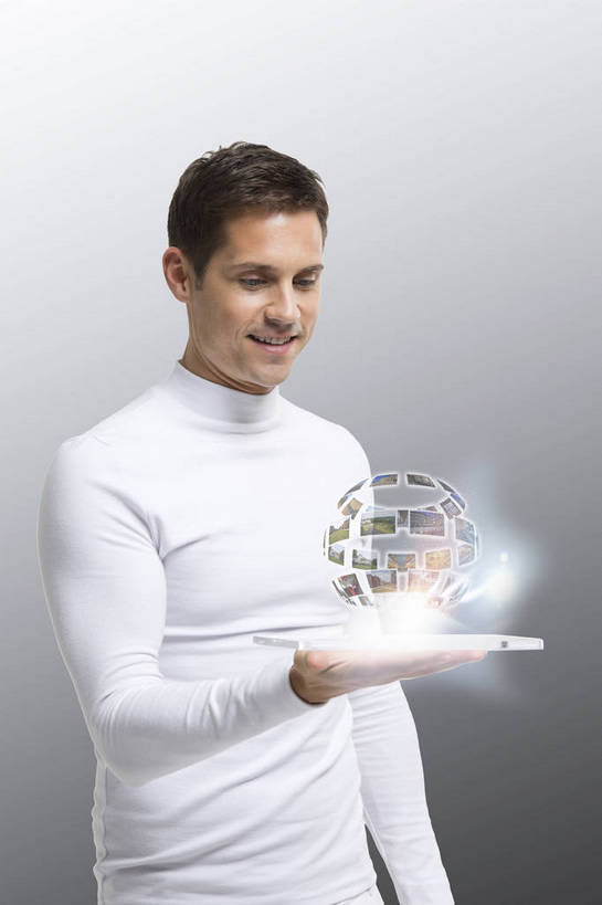 西方人,成年人,中年人,一个人,科学家,站,微笑,竖图,彩色,照片,室内,时尚,快乐,通讯,自由,幸福,骄傲,信心,显示器,互联网,技术,数码,高科技,科技,北京,中国,欧洲人,亚洲,仅一个男性,阴影,灰色背景,研究,工作,科学,空间,网络,屏幕,图片,高光,几何,计算机图形,年轻,合成,图像,信息技术,数码合成,显示屏,现代,白色,向下看,职业,健康,放松,幻想,活力,自信,摄影,生活方式,技巧,好奇,存储,电脑合成图,数码合成图,创造力,科学技术,科幻,未来,愉悦,工作装,合成图,影像,努力,手艺,专业,液晶显示器,虚拟,梦想,单人,输出设备,东亚,防尘服,乐观,单独,技能,技艺,男人,男性,年轻男性,美国人,年轻人,技术员,端着,半身,欢乐,开心,愉快,妙技,全息图,本领,白色人种,感知,bj174