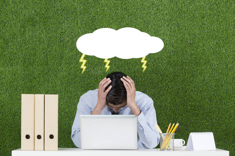 东方人,成年人,头,一个人,商务人士,办公室,坐,横图,彩色,照片,衬衫,商务,失败,电脑,笔记本电脑,互联网,草地,草坪,闪电,北京,中国,亚洲,仅一个男性,仅一个人,绿色背景,正装,沮丧,生气,工作,图片,办公桌,乌云,云,领带,文件夹,托腮,职业装,黄种人,数码合成,文具,仅一个年轻男性,绿色,自然,草皮,职业,健康,难受,疲倦,思考,压力,无奈,摄影,烦躁,合同,失望,悲伤,环境,生态,疲劳,伤心,绝望,难过,疲惫,忧虑,消极,失落,文档,问题,情绪,困乏,单人,东亚,颓废,环境保护,疲乏,挫败,受挫,落败,落空,错过,失足,失意,失策,失算,颓丧,衰颓,悲哀,懊丧,颓靡,气馁,丧气,委顿,疲困,疲顿,疲钝,倦怠,怠倦,活页夹,单独,想法,败北,挫折,失利,男人,男性,年轻男性,亚洲人,中国人,年轻人,头部,白领,半身,影棚拍摄,办公室职员,心理,bj174