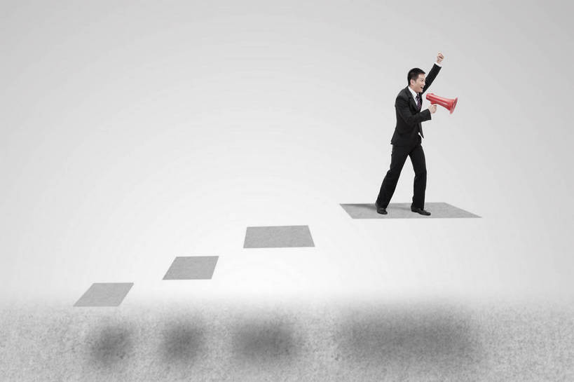 东方人,成年人,一个人,商务人士,举,微笑,横图,彩色,照片,衬衫,西装,商务,幸福,智慧,骄傲,信心,数码,科技,楼梯,城市,北京,中国,亚洲,仅一个男性,阴影,灰色背景,正装,工作,网络,图片,阶梯,领带,高光,几何,计算机图形,年轻,合成,大喊,职业装,黄种人,数码合成,喇叭,现代,台阶,加油,托,职业,健康,放松,规划,活力,自信,喊,摄影,生活方式,上升,大叫,电脑合成图,数码合成图,未来,象征,愉悦,庄重,合成图,扩音器,身份,单人,东亚,发展,正式,地位,乐观,精明,大呼,单独,男人,男性,年轻男性,亚洲人,中国人,年轻人,白领,举起,举手,举着,向上举,向上伸,向上托,全身,衬衣,愉快,机遇,展望,办公室职员,bj174