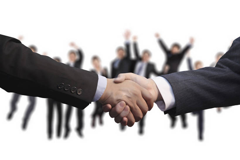 东方人,成年人,伙伴,同事,商务人士,站,握手,微笑,横图,彩色,室内,特写,白色背景,衬衫,西装,商务,时尚,快乐,满意,兴奋,友谊,骄傲,成功,合作,团队,集体,信心,数码,科技,城市,北京,中国,亚洲,阴影,套装,正装,庆祝,工作,网络,图片,领带,高光,几何,计算机图形,合成,职业装,黄种人,数码合成,现代,队伍,一群人,职业,和谐,健康,放松,活力,自信,摄影,生活方式,电脑合成图,数码合成图,领导,象征,愉悦,庄重,合成图,成就,群体,身份,合伙,领袖,东亚,正式,地位,乐观,团结,友情,男人,男性,女人,女性,亚洲人,中国人,白领,跳跃,全身,衬衣,开心,愉快,办公室职员,bj174