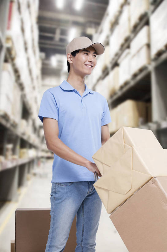 东方人,成年人,一个人,站,推,搬运,竖图,彩色,室内,白天,工作服,制服,满意,幸福,骄傲,安全,信心,技术,科技,北京,中国,亚洲,许多,检查,工作,图片,推车,纸箱,防护,很多,年轻,仓库,黄种人,现代,货物,车,交通工具,快递员,行业,职业,健康,机械,工程车,便捷,活力,自信,服务,工业,运输,管理员,摄影,堆放,储藏,保护,存储,厂房,工程,叉车,效率,储存,货运,载具,保险,专业,检验,快递,搬运车,单人,管理人员,东亚,物流,保全,周全,安稳,安定,可靠,乐观,交通运输,搜检,责任,工作车,产业,单独,查察,查抄,检察,审查,管理,平安,认真,男人,男性,年轻男性,亚洲人,中国人,年轻人,半身,商业,平板车,贮存,服务业,递送,仓库管理员,库管,手动液压叉车,bj174