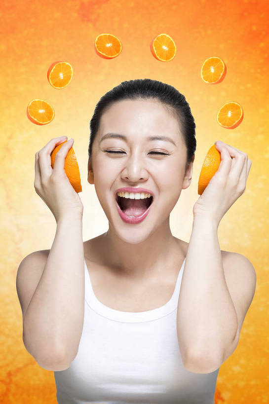 东方人,成年人,脸,头,脸颊,头发,一个人,大笑,竖图,彩色,照片,室内,白天,背景,化妆,美容,时尚,快乐,满意,幸福,纯洁,信心,数码,科技,美景,水果,北京,中国,亚洲,仅一个女性,仅一个人,护肤,阴影,新鲜,网络,背心,图片,景观,食品,光亮,高光,几何,计算机图形,美丽,年轻,听,合成,拿着,黄种人,干净,数码合成,饮食,肩膀,白色,黑色,自然,保养,享受,休闲,健康,橙色,景色,放松,活力,可爱,美女,童年,童趣,自信,保健,摄影,有机食品,生活方式,青春,清爽,皮肤,光滑,电脑合成图,数码合成图,维生素,精力充沛,享乐,轻松,愉悦,合成图,关爱,清新,维他命,自然风光,改变,单人,童真,东亚,烂漫,无邪,健康食物,纯净,养颜,乐观,细腻,平滑,单独,完美,天真,年轻女性,女人,女性,亚洲人,中国人,年轻人,头部,脸部,脸蛋,面部,橘子,桔子,橙子,闭着眼睛,半身,影棚拍摄,欢乐,开心,愉快,SPA美容,美人,bj174