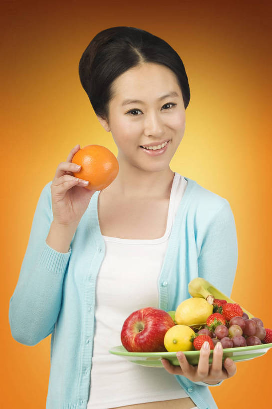 东方人,成年人,头发,一个人,微笑,竖图,彩色,室内,背景,化妆,美容,快乐,满意,幸福,信心,数码,科技,美景,水果,北京,中国,亚洲,仅一个女性,仅一个人,护肤,橙色背景,阴影,新鲜,网络,图片,景观,食品,高光,几何,计算机图形,美丽,年轻,合成,拿着,休闲装,黄种人,数码合成,饮用水,饮食,白色,黑色,自然,盘子,保养,享受,休闲,健康,景色,放松,活力,美女,自信,保健,摄影,有机食品,生活方式,青春,皮肤,电脑合成图,数码合成图,维生素,精力充沛,享乐,轻松,愉悦,合成图,关爱,维他命,自然风光,改变,单人,东亚,健康食物,养颜,乐观,单独,完美,年轻女性,女人,女性,亚洲人,中国人,年轻人,玻璃杯,休闲活动,橘子,桔子,橙子,半身,欢乐,开心,愉快,SPA美容,美人,bj174