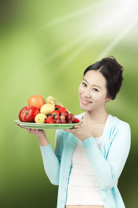 东方人,成年人,头发,一个人,微笑,竖图,彩色,室内,背景,化妆,美容,快乐,满意,幸福,信心,数码,科技,美景,水果,北京,日光,中国,亚洲,仅一个女性,仅一个人,护肤,绿色背景,阴影,新鲜,网络,图片,景观,食品,高光,几何,计算机图形,美丽,年轻,合成,拿着,休闲装,黄种人,数码合成,饮用水,饮食,白色,黑色,自然,盘子,保养,享受,休闲,健康,景色,放松,活力,美女,自信,保健,摄影,有机食品,生活方式,青春,皮肤,电脑合成图,数码合成图,维生素,精力充沛,享乐,轻松,愉悦,合成图,关爱,维他命,自然风光,改变,单人,东亚,健康食物,养颜,乐观,单独,完美,年轻女性,女人,女性,亚洲人,中国人,年轻人,玻璃杯,休闲活动,橘子,桔子,橙子,半身,欢乐,开心,愉快,SPA美容,美人,bj174
