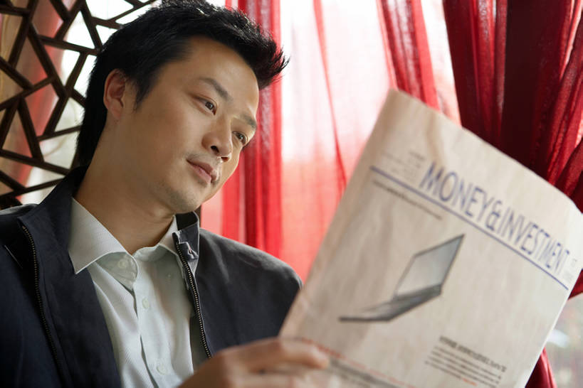 东方人,一个人,同事,商务人士,商务男性,微笑,横图,室内,侧面,仰视,衬衫,商务,成功,合作,团队,集体,信心,报纸,北京,中国,亚洲,握,套装,房屋,休闲装,队伍,茶馆,看,休闲,思考,放松,想,读,握着,金融,摄影,新闻,领导,成就,商务装,合伙,领袖,工薪阶层,东亚,男人,男性,年轻男性,亚洲人,中国人,年轻人,白领,上班族,休闲活动,坐着,半身,彩图,低角度拍摄,衬衣,传统文化,bj175