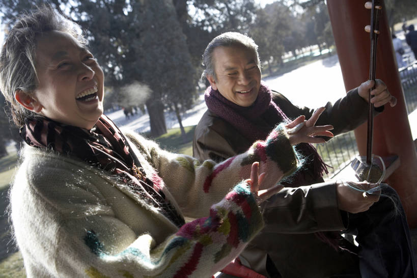 东方人,老年人,两个人,丈夫,妻子,公园,笑,微笑,横图,室外,白天,侧面,快乐,幸福,太阳,北京,日光,中国,亚洲,表演,连接,乐器,音乐,玩,休闲装,刺激,二胡,休闲,健康,放松,摄影,生活方式,唱,退休,享乐,愉悦,中国文化,爱好,音乐人,东亚,陪同,陪伴,无忧无虑,老年男性,老年女性,男人,男性,亚洲人,中国人,情侣,休闲活动,坐着,彩图,中国戏曲,传统文化,人老心不老,伴随,bj175