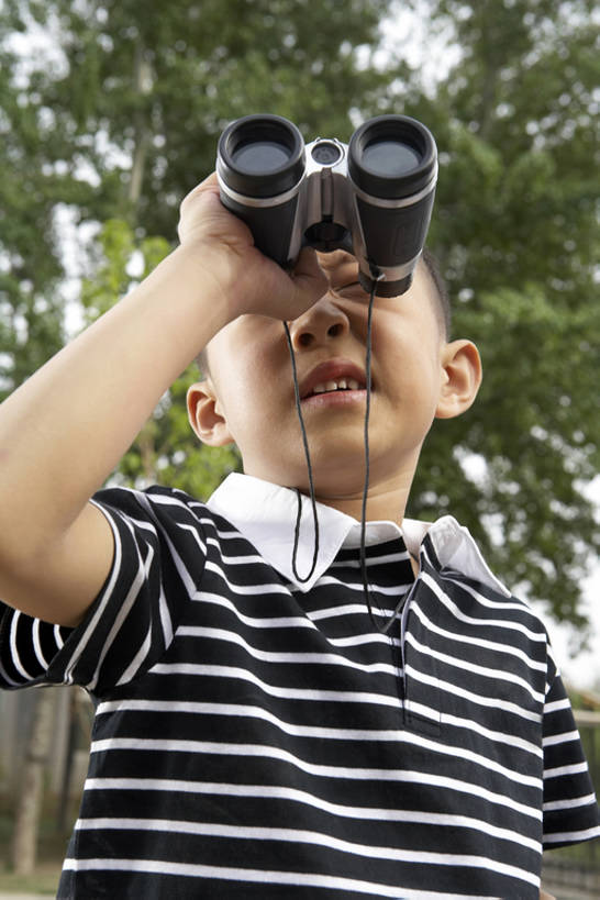 东方人,婴儿,儿童,脸,头,脸颊,一个人,学生,水手,学校,操场,公园,站,竖图,俯视,航拍,室外,白天,正面,仰视,球衣,探险,幸福,纯洁,太阳,北京,日光,中国,亚洲,仅一个男性,仅一个人,条纹,玩,注视,娱乐,肩膀,扮演,小孩,观察,看,站着,仅一个小孩,独立,幻想,可爱,探索,童年,童趣,无辜,幼儿园,摄影,活泼,生长,观看,协助,察看,专心,享乐,愉悦,鸟瞰,关注,宝宝,播放,努力,划水,梦想,想象,童真,东亚,纯真,烂漫,无邪,发展,搜寻,重要,双筒望远镜,无忧无虑,伶俐,冒险,天真,男孩,男人,男性,亚洲人,中国人,孩子,头部,脸部,脸蛋,面部,站立,半身,彩图,低角度拍摄,高角度拍摄,男生,bj175