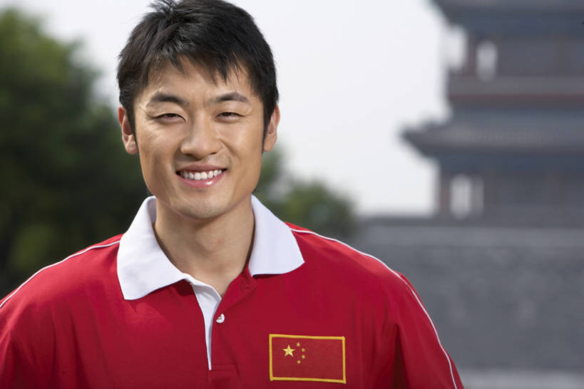 东方人,成年人,脸,头,脸颊,一个人,运动员,公园,故宫,寺庙,微笑,横图,室外,特写,白天,正面,运动服,制服,锻炼,快乐,友谊,幸福,骄傲,成功,比赛,运动,信心,竞争,北京,中国,亚洲,仅一个男性,仅一个人,服装,塔,T恤,注视,娱乐,手叉腰,传统,肩膀,树,仅一个年轻男性,衣服,红色,观察,看,站着,教练,休闲,健康,奥运,摄影,服饰,观看,希望,察看,专心,享乐,体育运动,衣着,愉悦,穿着,关注,中国文化,肖像,挑战,东亚,爱国主义,衣饰,技能,获胜,体育,男人,男性,年轻男性,亚洲人,中国人,年轻人,头部,脸部,脸蛋,面部,体育运动员,运动选手,彩图,健身,运动装,bj175