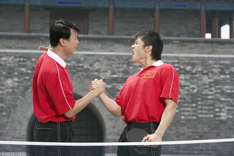 东方人,成年人,中年人,两个人,运动员,公园,故宫,寺庙,握手,笑,横图,室外,白天,侧面,运动服,制服,锻炼,快乐,满意,友谊,幸福,骄傲,成功,比赛,运动,合作,团队,信心,竞争,门,北京,中国,亚洲,握,短裤,服装,欢呼,网,大门,塔,乒乓球拍,训练,T恤,大喊,历史,娱乐,传统,衣服,红色,看,站着,张嘴,教练,休闲,健康,面对面,奥运,握着,摄影,服饰,希望,专心,酷,享乐,练习,体育运动,衣着,愉悦,成就,穿着,中国文化,爱好,荣誉,合伙,挑战,张大嘴巴,东亚,队员,爱国主义,衣饰,技能,获胜,体育,乒乓球,男人,男性,年轻男性,中年男性,亚洲人,中国人,年轻人,拳头,张开嘴,体育运动员,运动选手,半身,彩图,健身,运动装,bj175