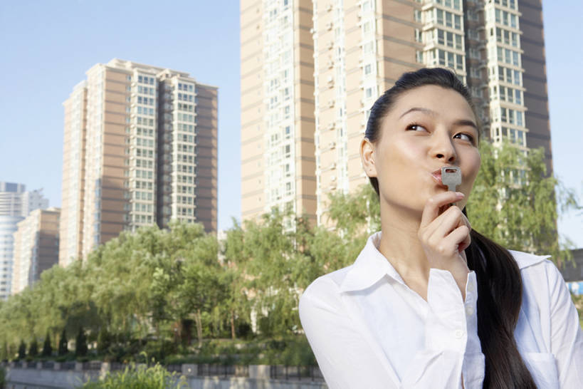 东方人,成年人,脸,头,脸颊,一个人,商务人士,微笑,露齿笑,横图,室外,白天,留白,正面,购物,快乐,满意,兴奋,自由,幸福,安全,消费,城市,建筑,北京,中国,亚洲,仅一个年轻女性,仅一个女性,仅一个人,握,服装,房屋,公寓,钥匙,T恤,现代,刺激,肩膀,树,衣服,蓝天,社区,夏天,打开,握着,财富,金融,摄影,建造,服饰,生活方式,希望,环境,开锁,马尾辫,享乐,开启,衣着,愉悦,穿着,都市风光,购买,房地产,出示,选择,获取,选购,贸易,东亚,血拼,繁荣,衣饰,责任,开端,年轻女性,女人,女性,亚洲人,中国人,年轻人,头部,脸部,脸蛋,面部,白领,亲吻,彩图,欢乐,高层建筑,机遇,居住区,商业活动,房屋建设,bj175