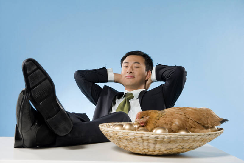 东方人,成年人,一个人,商务人士,商务男性,笑,微笑,横图,室内,正面,衬衫,商务,贪欲,鸡,北京,中国,亚洲,仅一个男性,仅一个人,握,黄色背景,套装,正装,金属,鸡蛋,领带,半空,传统,主食,家禽,仅一个年轻男性,蓝色,动物,手势,休息,休闲,抓,颜色,握着,财富,金融,摄影,中国文化,商务装,工薪阶层,东亚,繁荣,吝啬,小气,男人,男性,年轻男性,亚洲人,中国人,年轻人,白领,上班族,母鸡,坐着,彩图,全身,影棚拍摄,衬衣,金子,打手势,bj175