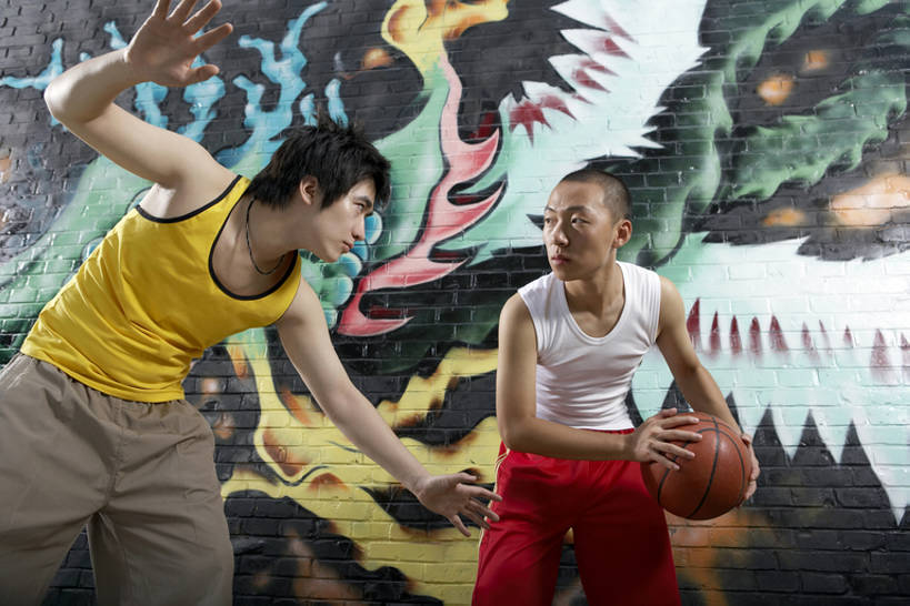 东方人,成年人,两个人,学生,横图,室外,白天,正面,锻炼,时尚,游戏,友谊,运动,团队,竞争,城市,北京,中国,亚洲,握,短裤,艺术,墙,音乐,玩,T恤,娱乐,砖墙,壁画,球,夏天,手势,站着,休闲,面对面,放松,活力,亲密,握着,摄影,喷漆,停止,酷,嘻哈,享乐,风格,都市风光,爱好,作画,音乐人,篮球运动,弹性,东亚,队员,霹雳舞,无忧无虑,男人,男性,年轻男性,亚洲人,中国人,年轻人,大学生,休闲活动,彩图,爱,欢乐,涂鸦,大学,打手势,bj175