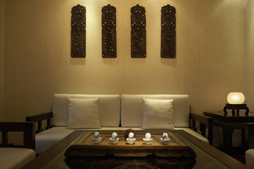 无人,客厅,横图,室内,绘画,茶,家具,沙发,桌子,北京,中国,亚洲,五个,许多,艺术,装饰,木制,雕刻,房屋,墙,茶道,古典,热,文化,干净,传统,壁画,墙壁,墙面,灯,茶壶,工艺品,茶馆,休闲,摄影,古董,华丽,修饰,复杂,点缀,起居室,高雅,舒适,旧的,中国文化,手艺,古典风格,东亚,热饮,东亚文化,衬托,美观,雅致,雅观,寂静,木工,设计,茶杯,画画,彩图,传统文化,bj175