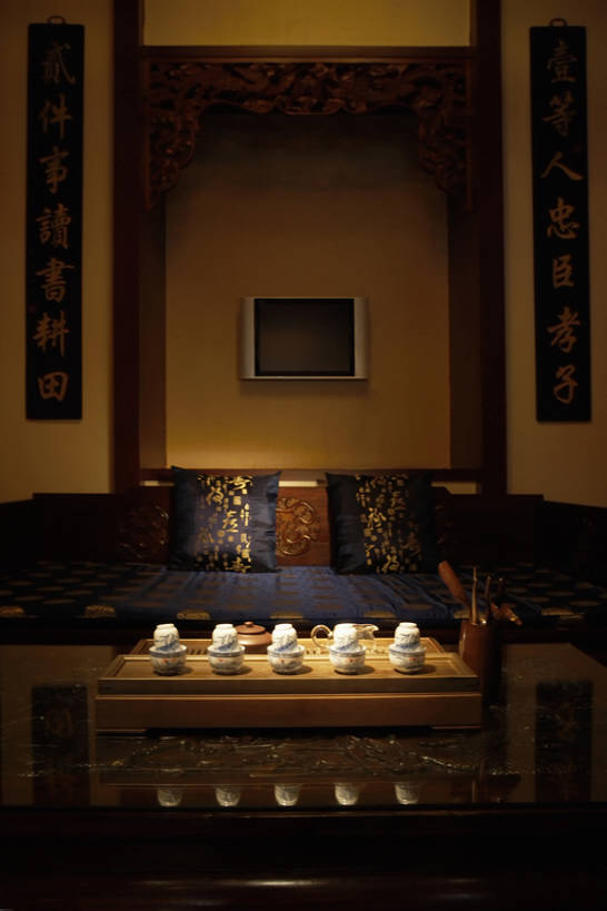 无人,客厅,竖图,室内,绘画,茶,床,家具,沙发,桌子,北京,中国,亚洲,五个,许多,艺术,装饰,木制,雕刻,书法,房屋,墙,茶道,古典,热,文化,干净,传统,壁画,墙壁,墙面,茶壶,工艺品,茶馆,休闲,汉字,摄影,古董,华丽,修饰,复杂,点缀,起居室,高雅,舒适,旧的,中国文化,手艺,古典风格,东亚,热饮,东亚文化,衬托,美观,雅致,雅观,寂静,木工,设计,茶杯,电视机,画画,彩图,传统文化,bj175