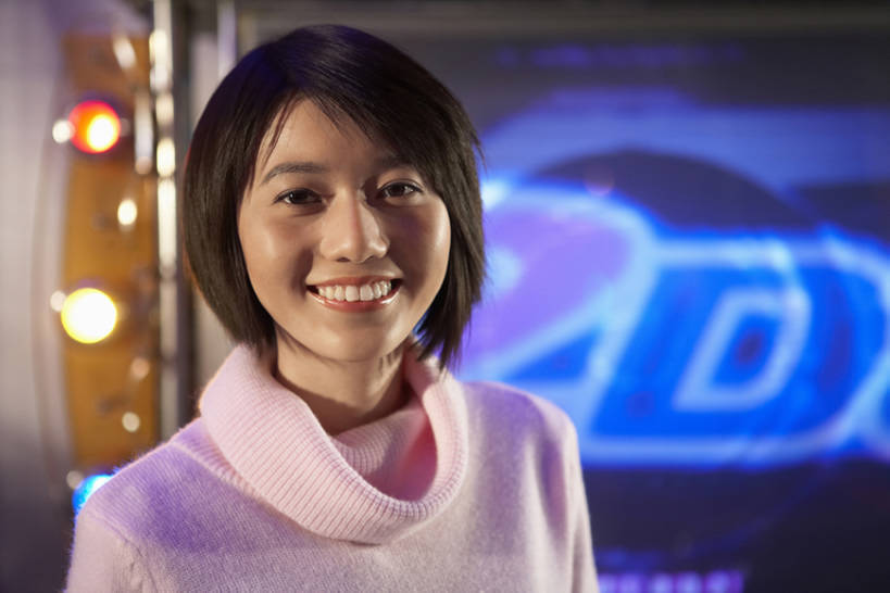 东方人,成年人,脸,头,脸颊,一个人,笑,微笑,露齿笑,横图,室内,夜晚,正面,毛衣,度假,夜生活,游戏,快乐,兴奋,幸福,游乐场,北京,中国,亚洲,光,玩,注视,休闲装,娱乐,霓虹,刺激,肩膀,观察,看,休闲,放松,活力,摄影,观看,明亮,察看,享乐,愉悦,关注,肖像,东亚,年轻女性,女人,女性,亚洲人,中国人,年轻人,头部,脸部,脸蛋,面部,休闲活动,彩图,欢乐,电子游戏机,bj175