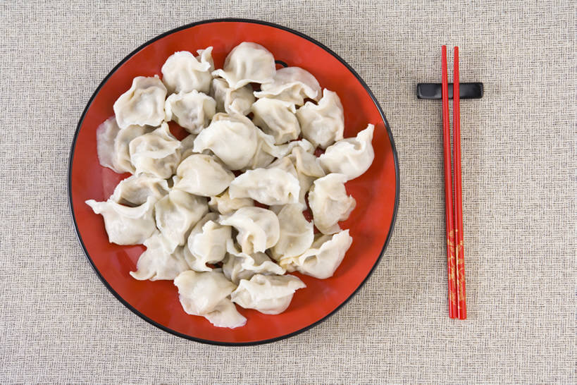 无人,横图,俯视,室内,正面,运气,筷子,桌子,静物,北京,中国,春节,亚洲,美味,食品,饺子,历史,传统,饮食,桌布,红色,盘子,中国菜,摄影,古董,护身符,中国文化,东亚,汤圆,东亚文化,繁荣,彩图,全身,影棚拍摄,传统文化,传统节日,bj175