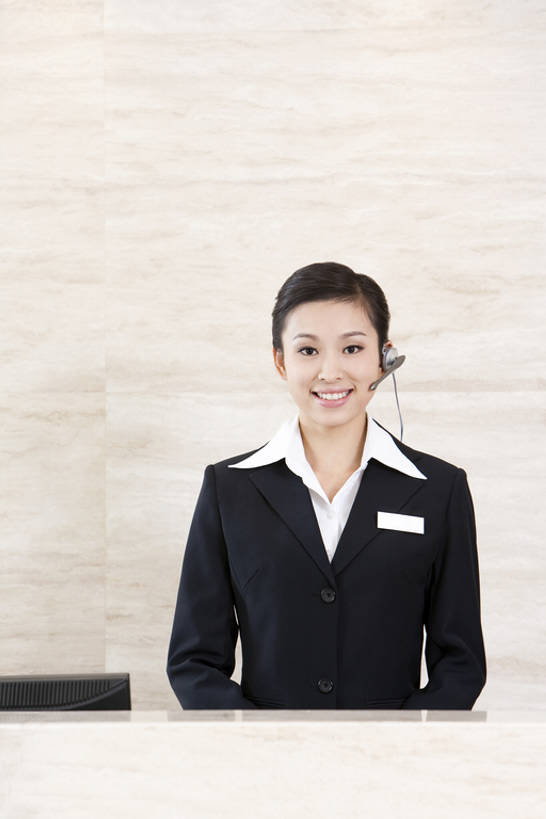 东方人,一个人,前台,服务员,商务女性,办公室,宾馆,微笑,竖图,室内,正面,衬衫,制服,商务,快乐,通讯,信心,桌子,酒店,北京,中国,亚洲,仅一个年轻女性,仅一个女性,仅一个人,套装,正装,工作,办公桌,墙,话务员,注视,书桌,耳机,观察,看,站着,职业,服务台,办公大楼,服务,摄影,观看,酒家,礼节,旅社,察看,效率,关注,门卫,东亚,接待员,年轻女性,女人,女性,亚洲人,中国人,年轻人,白领,服务生,侍者,半身,彩图,旅行,客店,客栈,旅店,旅馆,帮助台,呼叫台,商旅,办公室职员,商务旅行,bj175