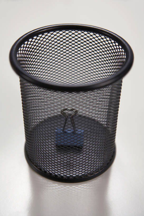 无人,竖图,室内,白色背景,商务,成功,信心,技术,静物,金属制品,北京,中国,亚洲,金属,网,办公用品,长尾夹,垃圾,垃圾桶,传统,夹子,容器,学习用品,职业,摄影,技巧,文具用品,中国文化,手艺,古典风格,比例,燕尾夹,东亚,远古,技能,技艺,彩图,高角度拍摄,影棚拍摄,妙技,传统文化,本领,回收桶,bj175