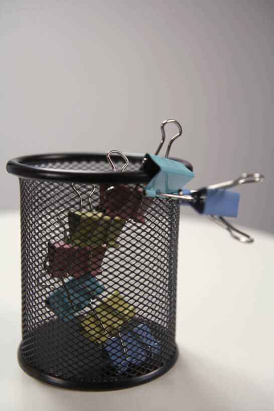 无人,竖图,室内,白色背景,商务,成功,信心,技术,静物,金属制品,北京,中国,亚洲,金属,网,办公用品,长尾夹,垃圾,垃圾桶,传统,夹子,容器,学习用品,职业,概念,摄影,技巧,文具用品,中国文化,手艺,古典风格,比例,燕尾夹,东亚,远古,技能,技艺,想法,厌倦,彩图,高角度拍摄,影棚拍摄,妙技,传统文化,本领,回收桶,bj175