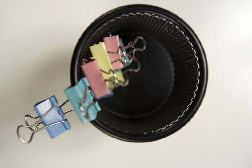 无人,横图,俯视,室内,白色背景,商务,成功,信心,技术,静物,金属制品,北京,中国,亚洲,许多,金属,网,办公用品,长尾夹,垃圾,垃圾桶,很多,传统,夹子,容器,学习用品,职业,概念,摄影,技巧,文具用品,中国文化,手艺,古典风格,比例,燕尾夹,东亚,远古,技能,技艺,想法,厌倦,彩图,高角度拍摄,影棚拍摄,妙技,传统文化,本领,回收桶,bj175